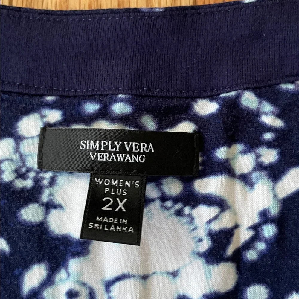 Simply Vera Vera Wang Tunic Top Womens 2X Blue White Floral Print Blouse Church - Picture 2 of 9